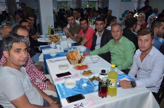 Vali Akbıyık sağlık çalışanları ile iftar açtı galerisi resim 3