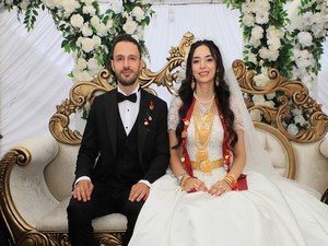 Özbek Ailesinin Görkemli Düğünü