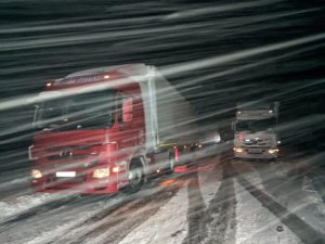 Kar ve tipi nedeniyle yol kapandı