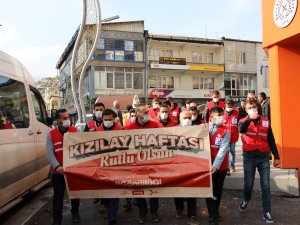 Hakkari'de Kızılay Haftası yürüyüşü