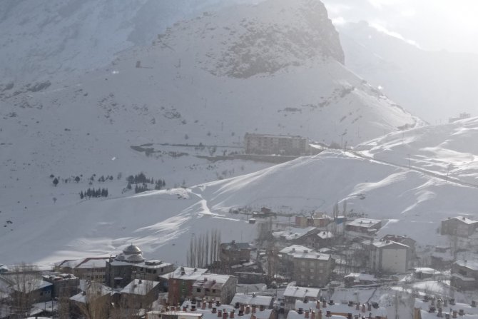 Hakkari'de 78 yerleşim yolu ulaşıma kapandı