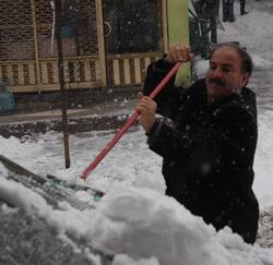 HAKKARİ'YE YILIN İLK KARI YAĞDI