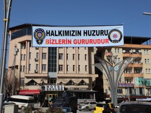 Hakkari'de "Polis Haftası" afişleri asıldı