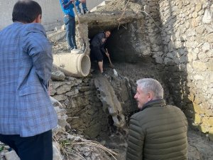 İl başkanı, vatandaş, belediye el ele