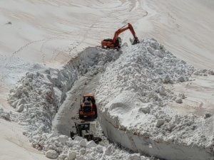 Van'da iki mevsim bir arada yaşanıyor