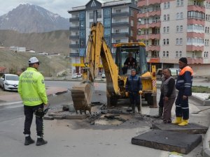 Hakkari Belediyesi ekiplerinden yağmur seferberliği