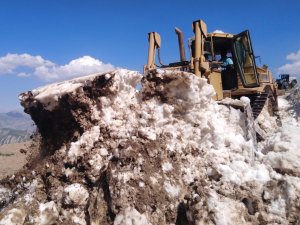 Hakkari 3 bin 500 rakımda zorunlu su çalışması