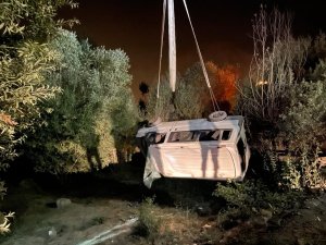 Hakkari'de minibüs devrildi 8 yaralı