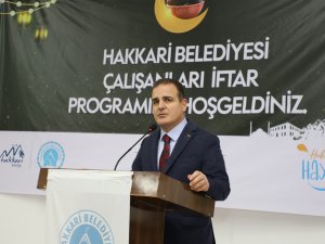 Vali Akbıyık belediye personeli ile iftar açtı