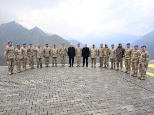 Bakan Soylu, Hakkari'de askerlerle bayramlaştı