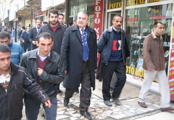 HAKKARİ'DE AKP'YE TEPKİ