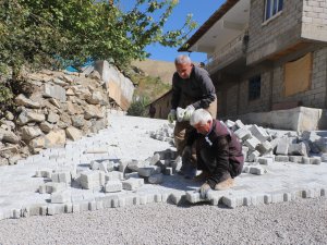 Hakkari'de bir semt daha modern yola kavuştu