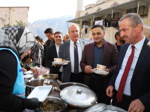 Hakkari'de "Filistin'e destek amaçlı hayır çarşısı kuruldu"