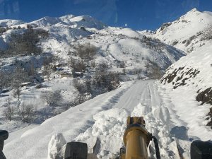 Hakkari'de 9 yerleşim yeri ulaşıma kapandı