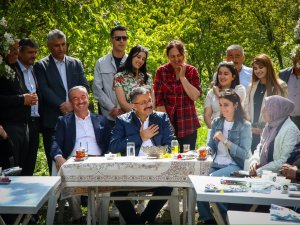 Vali Çelik "Kadınların kurduğu serayı ziyaret etti"