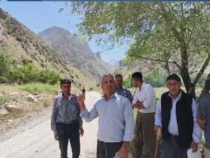 Hakkari köyü asfaltlı yol istiyor