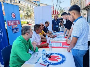 Hakkari üniversitesi tanıtım standı kurdu