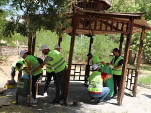 Hakkari'de 9 bölgede çevre temizliği