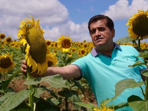 Türkücü Aydın Aydın Aydın Klibinde çiçekleri oynattı