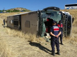 Yolcu otobüsü şarampole yuvarlandı: 26 yaralı