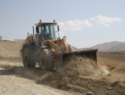 Yüksekova'da yol genişletirme çalışması