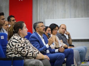 Vali Çelik "Sesler ve yüzler" programına katıldı