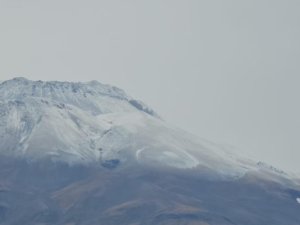 Süphan Dağı'na mevsimin ilk karı yağdı