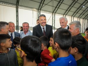 Vali Çelik, Bağışlı köyü’nde spor tesisi açılışı yaptı