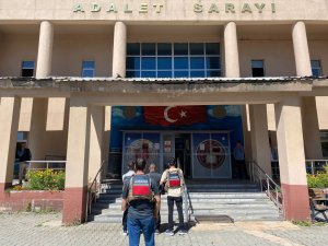 Hakkari'de hapis cezası bulunan 2 şahıs yakalandı