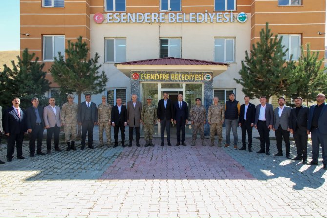 Vali Ali Çelik "Esendere'de ziyaretlerde bulundu"