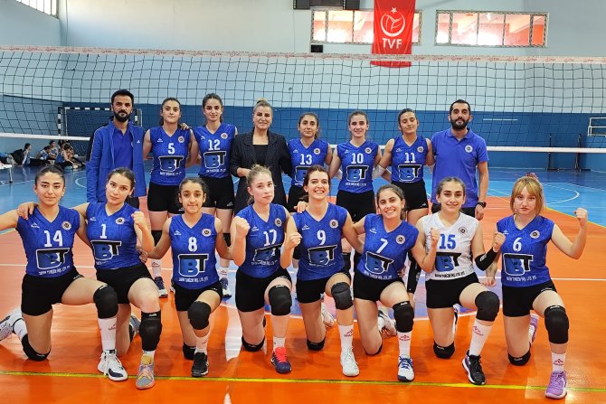 Kadın voleybol takımı rakibini 3-0 yendi