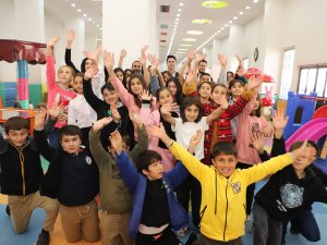 Hakkari'de Köy çocuklarının oyun sevinci