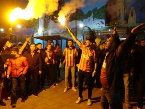 Van'da Galatasaraylı taraftarların derbi coşkusu