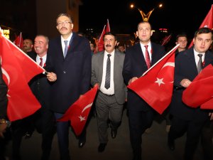 Hakkari’de 29 Ekim kortej yürüyüşüne binler katıldı