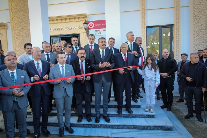 Vali Çelik, Adaklı Köyü Cami açılışına katıldı