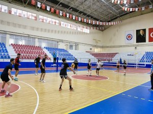 Hakkari Üniversitesinde spor turnuvaları başladı