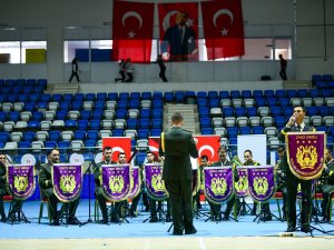 Bando takımı Hakkari'de konser verdi