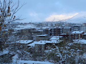 Hakkari'de 10 köy ulaşıma kapandı