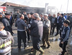 Hakkari'de bir kamyon alevler içinde kaldı