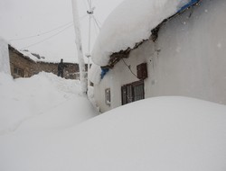 Hakkari'de kar esareti sürüyor