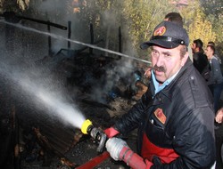 Hakkari'de korkutan yangın