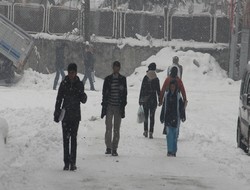 Hakkari'de esnaf kepenk açtı