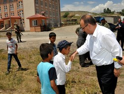 Vali Canbolat köy ziyaretlerinde