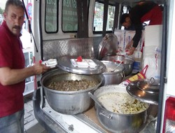 Hakkari Belediyesi iftar çadırı açtı