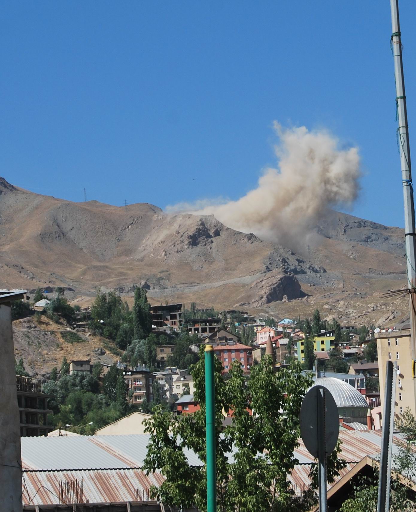 Hakkari'de patlama tedirginliği