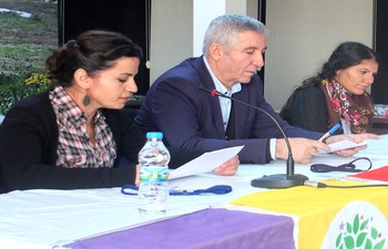 HDP, Hakkari’de konferans düzenledi