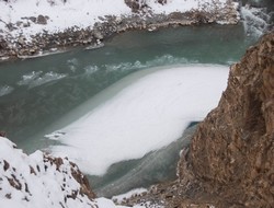 Hakkari'de Zap suyu dondu