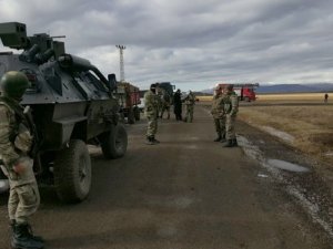 Canlı bomba yüklü araç infilak etti