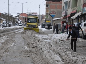 Hakkari'de karla mücadele seferberliği!