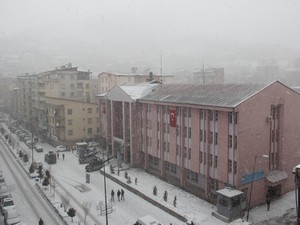 Hakkari’de kar yağışı başladı